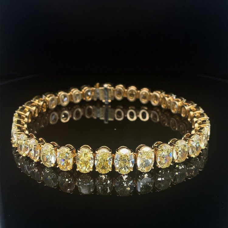 Beautiful Gold with 33.52cttw Fancy Intense Yellow Diamonds Bracelet Beautiful Gold with 33.52cttw Fancy Intense Yellow Diamonds Bracelet